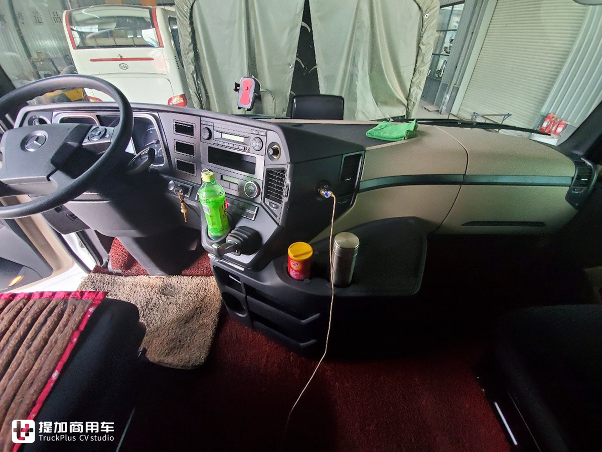 青岛物流老板一下子买了12辆奔驰新Actros，什么配置？小编实拍给你看 - 第13张