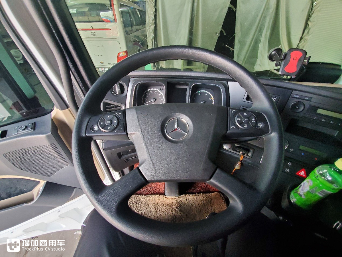青岛物流老板一下子买了12辆奔驰新Actros，什么配置？小编实拍给你看 - 第14张