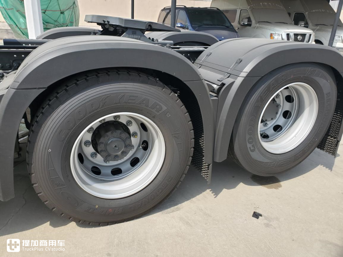 青岛物流老板一下子买了12辆奔驰新Actros，什么配置？小编实拍给你看 - 第15张