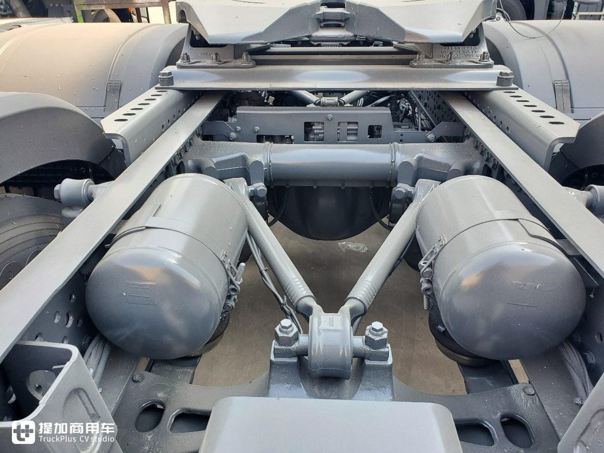 青岛物流老板一下子买了12辆奔驰新Actros,什么配置?小编实拍给你看 - 第16张 - 提加商用车网 青岛物流老板一下子买了12辆奔驰新Actros,什么配置?小编实拍给你看 - 第16张