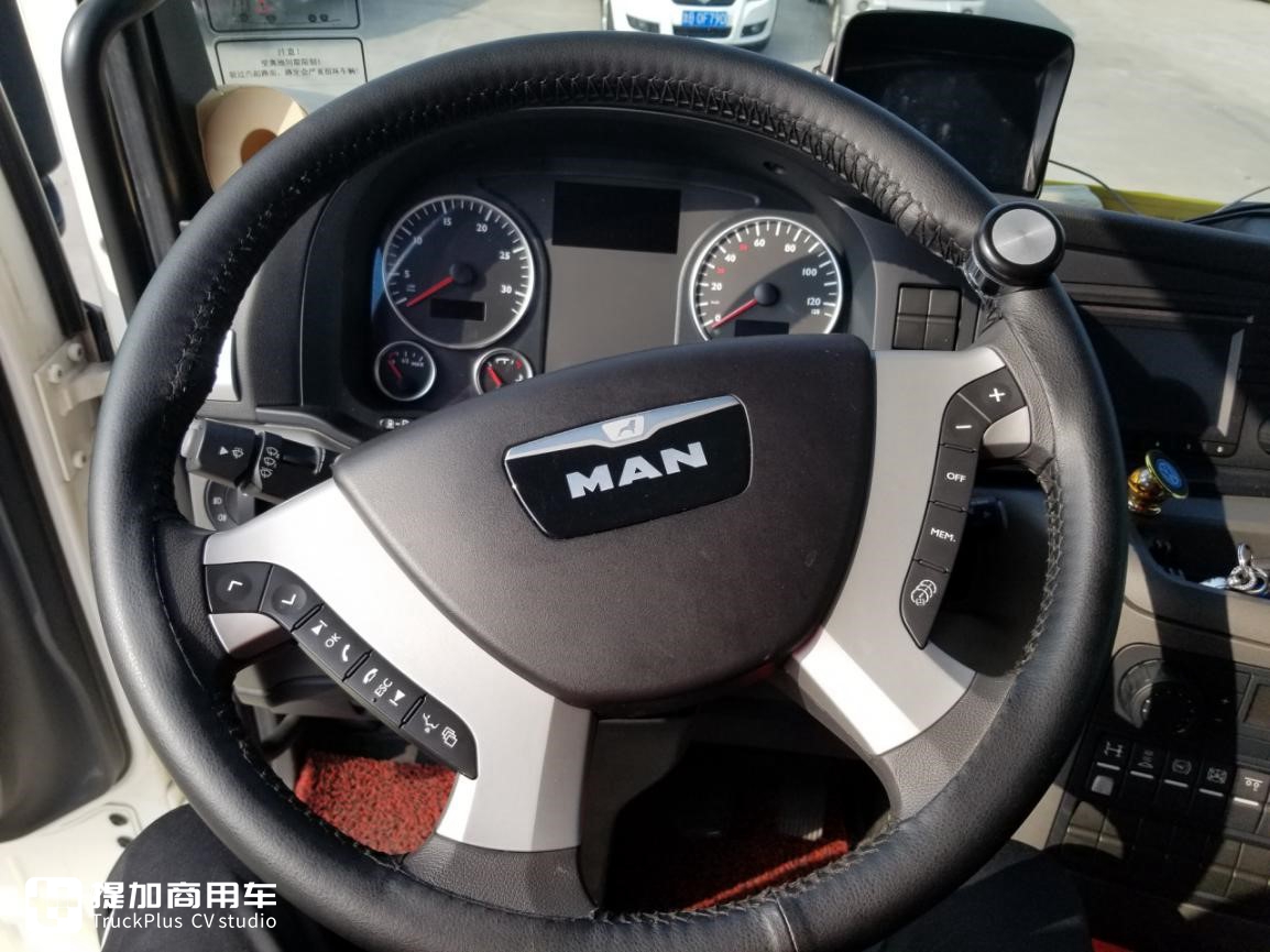 足球与卡车也能擦出火花？国内竟有一辆拜仁慕尼黑纪念版曼恩卡车 - 第9张