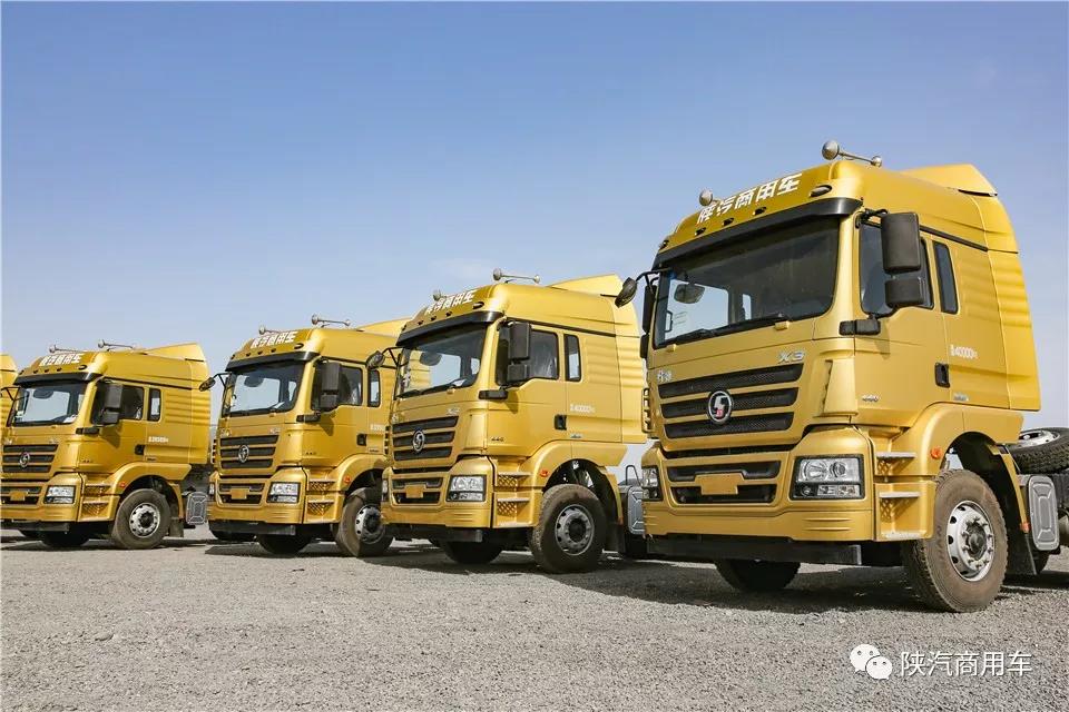开“疆”扩土新格局 陕汽商用车100台轩德3系牵引车隆重交付 - 第3张