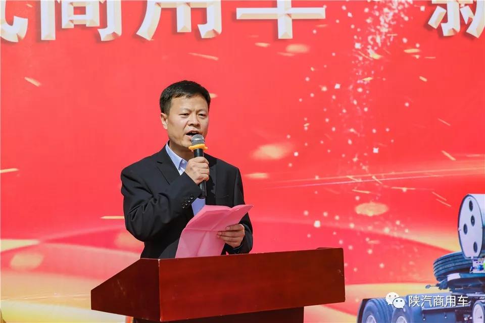 开“疆”扩土新格局 陕汽商用车100台轩德3系牵引车隆重交付 - 第4张