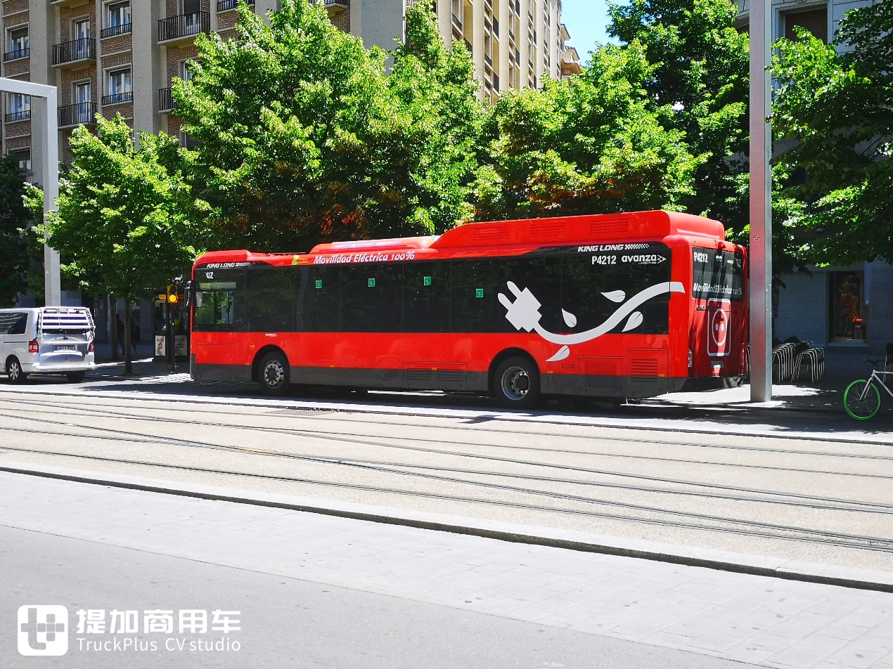金龙全新电动公交P12登陆西班牙市场,小编带您上车体验 - 第4张 - 提加商用车网 金龙全新电动公交P12登陆西班牙市场,小编带您上车体验 - 第4张