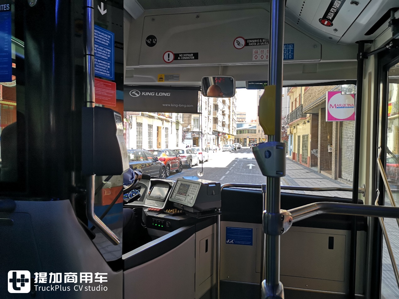 金龙全新电动公交P12登陆西班牙市场,小编带您上车体验 - 第5张 - 提加商用车网 金龙全新电动公交P12登陆西班牙市场,小编带您上车体验 - 第5张