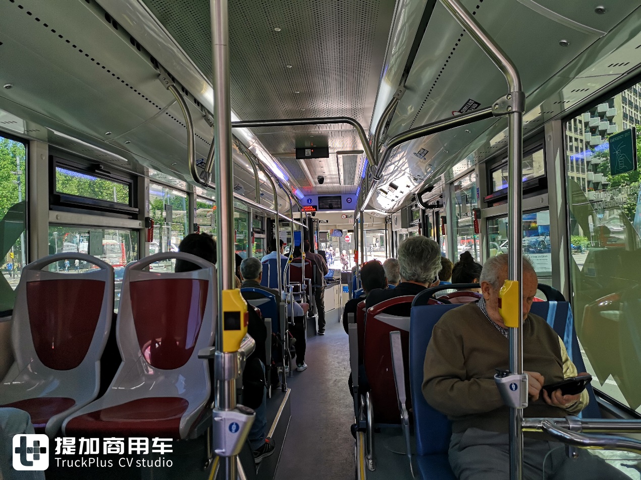 金龙全新电动公交P12登陆西班牙市场,小编带您上车体验 - 第7张 - 提加商用车网 金龙全新电动公交P12登陆西班牙市场,小编带您上车体验 - 第7张