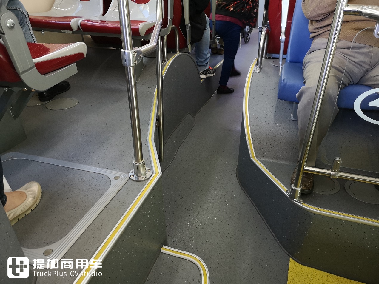 金龙全新电动公交P12登陆西班牙市场,小编带您上车体验 - 第8张 - 提加商用车网 金龙全新电动公交P12登陆西班牙市场,小编带您上车体验 - 第8张