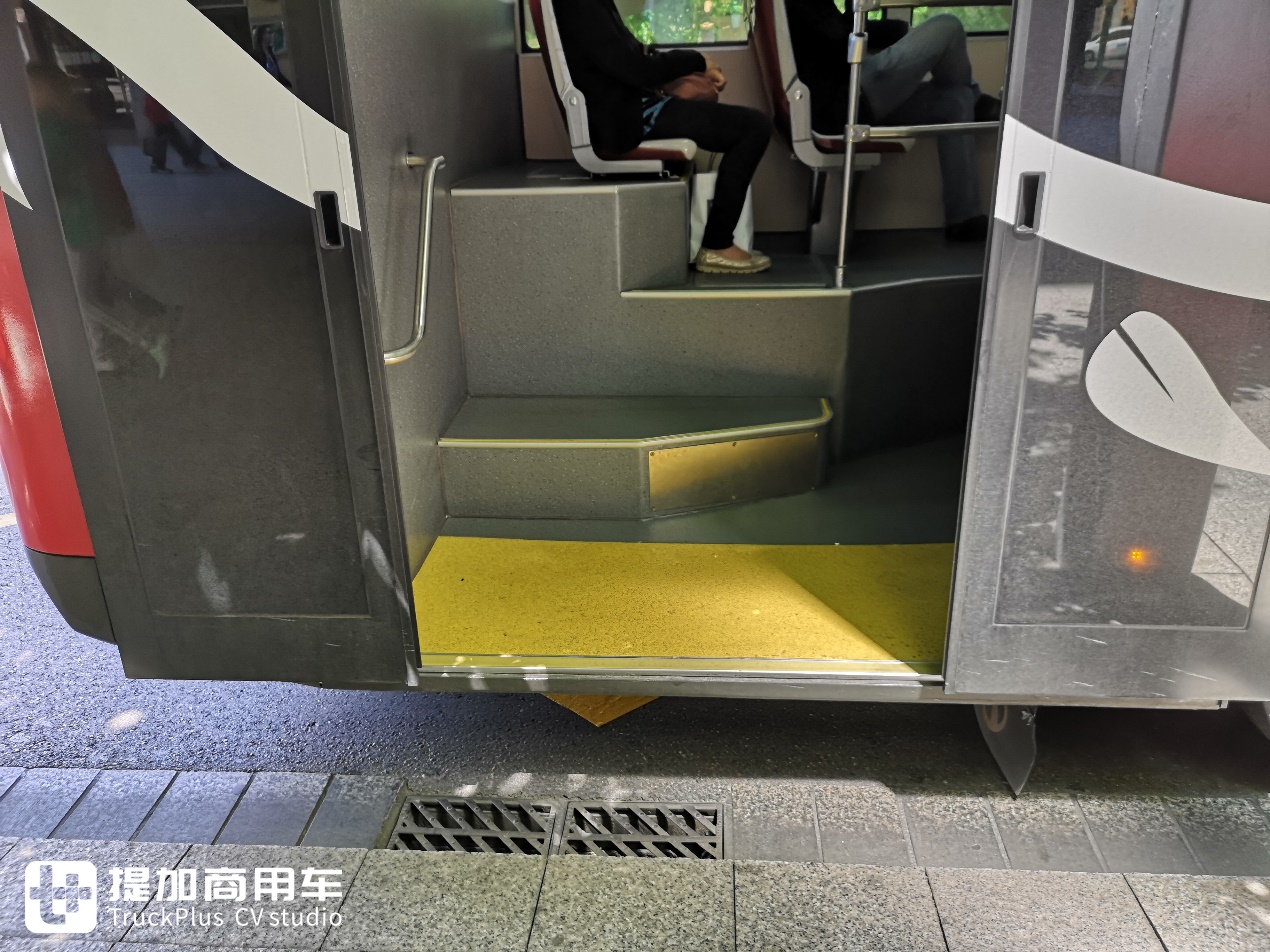 金龙全新电动公交P12登陆西班牙市场,小编带您上车体验 - 第9张 - 提加商用车网 金龙全新电动公交P12登陆西班牙市场,小编带您上车体验 - 第9张