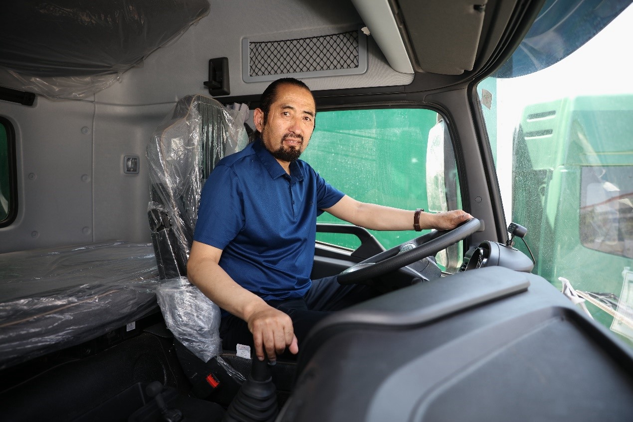 争做大国顶梁柱,传递国企好声音,时代楷模其美多吉走进东风商用车 - 第5张 - 提加商用车网 争做大国顶梁柱,传递国企好声音,时代楷模其美多吉走进东风商用车 - 第5张