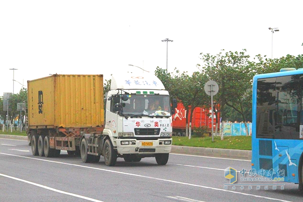 “抢占”南沙港牵引车市场 华菱星马的“双牌”打法有点不一样 - 第1张 - 提加商用车网 “抢占”南沙港牵引车市场 华菱星马的“双牌”打法有点不一样 - 第1张