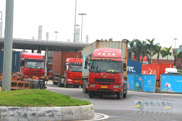 “抢占”南沙港牵引车市场 华菱星马的“双牌”打法有点不一样 - 第2张 - 提加商用车网 “抢占”南沙港牵引车市场 华菱星马的“双牌”打法有点不一样 - 第2张