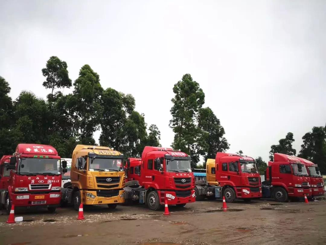 低油耗、高可靠性、服务给力 华菱星马港口牵引车在广州表现也很赞 - 第1张 - 提加商用车网 低油耗、高可靠性、服务给力 华菱星马港口牵引车在广州表现也很赞 - 第1张