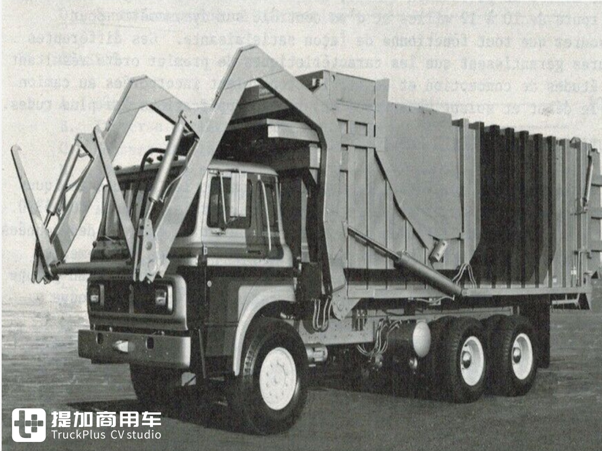 82年出厂现在还在用，加拿大魁北克机场惊现“古董级”美式平头卡车 - 第3张