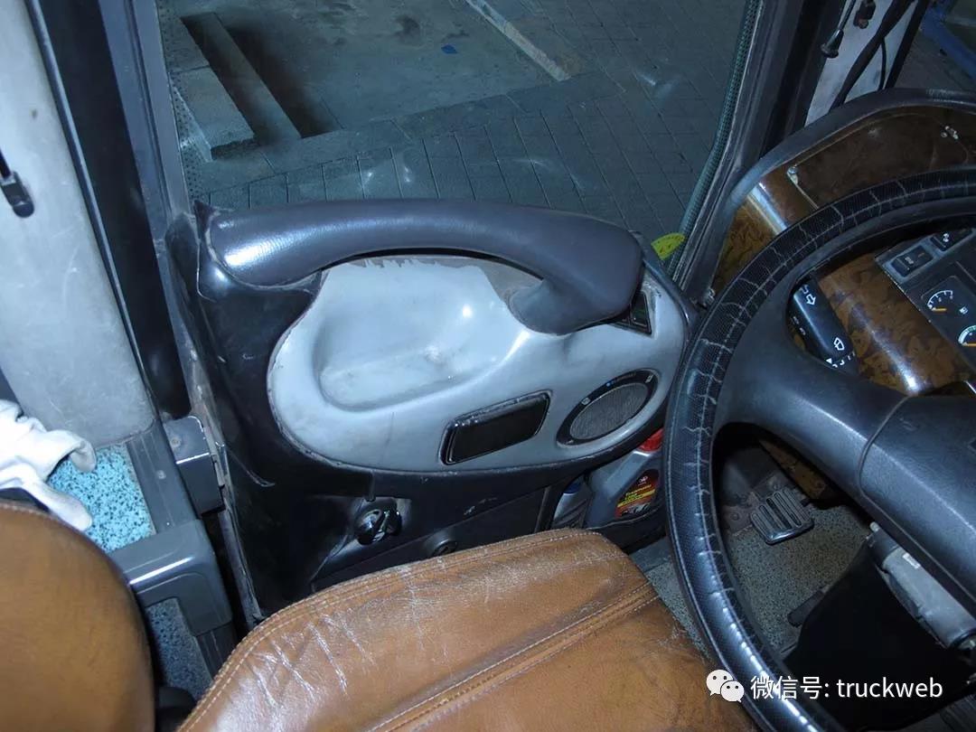 当年售价超150万 MAN底盘的天津伊利萨尔新世纪豪华客车 - 第5张 - 提加商用车网 当年售价超150万 MAN底盘的天津伊利萨尔新世纪豪华客车 - 第5张