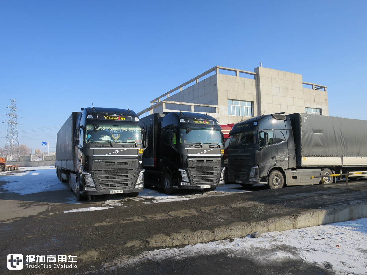 和一对热爱卡车的父子逛霍尔果斯口岸,再带您看看从俄罗斯来的那些欧洲卡车 - 第2张 - 提加商用车网 和一对热爱卡车的父子逛霍尔果斯口岸,再带您看看从俄罗斯来的那些欧洲卡车 - 第2张