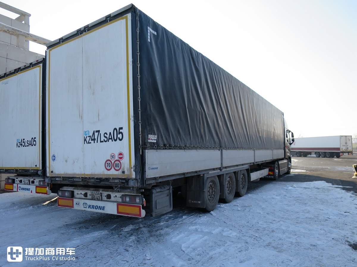 和一对热爱卡车的父子逛霍尔果斯口岸,再带您看看从俄罗斯来的那些欧洲卡车 - 第5张 - 提加商用车网 和一对热爱卡车的父子逛霍尔果斯口岸,再带您看看从俄罗斯来的那些欧洲卡车 - 第5张