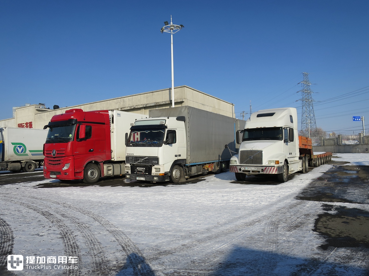 和一对热爱卡车的父子逛霍尔果斯口岸,再带您看看从俄罗斯来的那些欧洲卡车 - 第9张 - 提加商用车网 和一对热爱卡车的父子逛霍尔果斯口岸,再带您看看从俄罗斯来的那些欧洲卡车 - 第9张