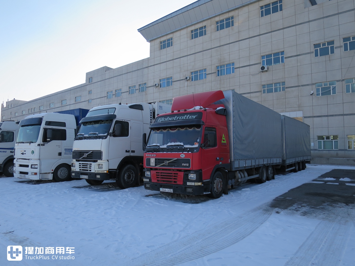 和一对热爱卡车的父子逛霍尔果斯口岸,再带您看看从俄罗斯来的那些欧洲卡车 - 第27张 - 提加商用车网 和一对热爱卡车的父子逛霍尔果斯口岸,再带您看看从俄罗斯来的那些欧洲卡车 - 第27张