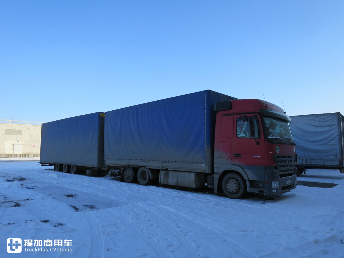 和一对热爱卡车的父子逛霍尔果斯口岸,再带您看看从俄罗斯来的那些欧洲卡车 - 第28张 - 提加商用车网 和一对热爱卡车的父子逛霍尔果斯口岸,再带您看看从俄罗斯来的那些欧洲卡车 - 第28张