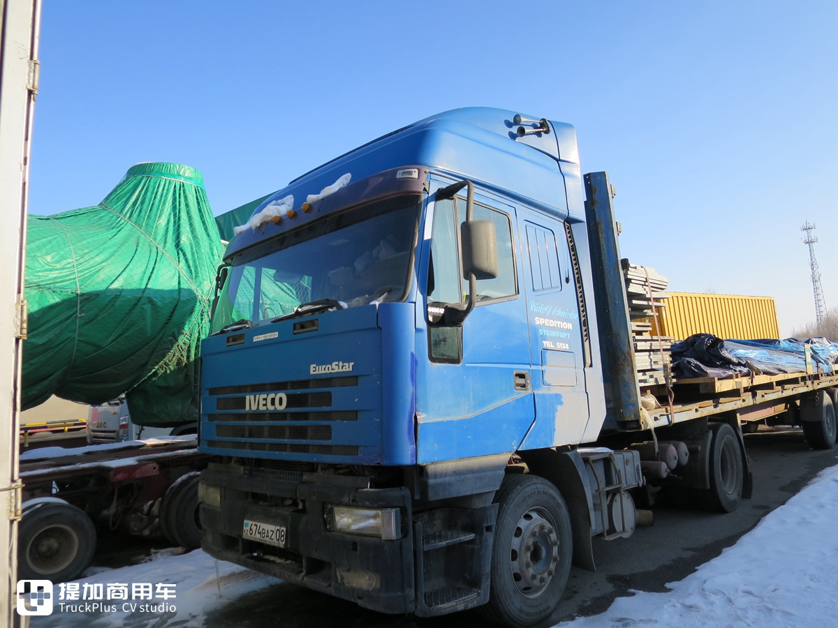 和一对热爱卡车的父子逛霍尔果斯口岸,再带您看看从俄罗斯来的那些欧洲卡车 - 第32张 - 提加商用车网 和一对热爱卡车的父子逛霍尔果斯口岸,再带您看看从俄罗斯来的那些欧洲卡车 - 第32张