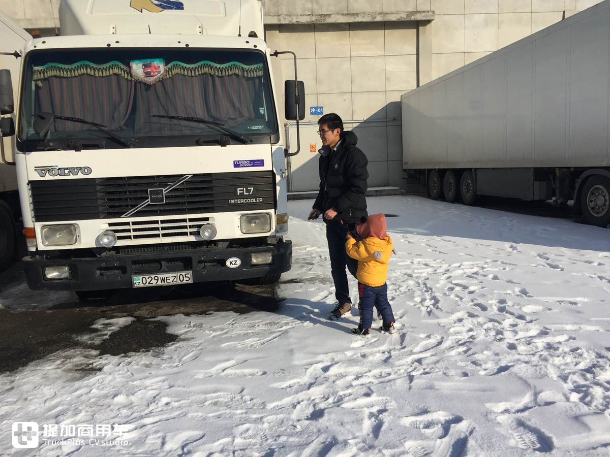 和一对热爱卡车的父子逛霍尔果斯口岸,再带您看看从俄罗斯来的那些欧洲卡车 - 第38张 - 提加商用车网 和一对热爱卡车的父子逛霍尔果斯口岸,再带您看看从俄罗斯来的那些欧洲卡车 - 第38张