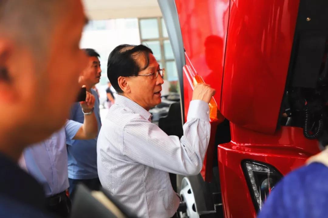 东风品牌新一代重卡平台首款载货车,TA来啦! - 第3张 - 提加商用车网 东风品牌新一代重卡平台首款载货车,TA来啦! - 第3张