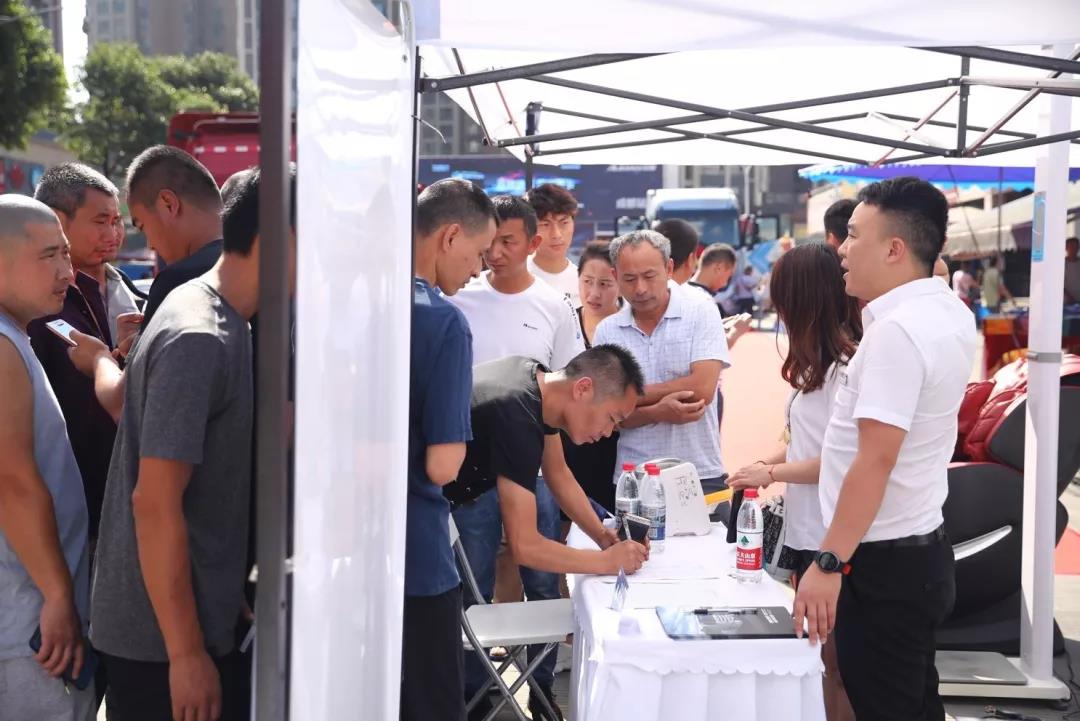 现场签单不止19台,欧曼超级重卡2019款高效体验营燃爆成都 - 第7张 - 提加商用车网 现场签单不止19台,欧曼超级重卡2019款高效体验营燃爆成都 - 第7张