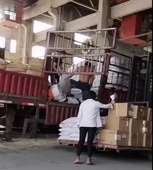 黄宪辉:为血汗钱拼一把 比艰险更多的是感动 - 第2张 - 提加商用车网 黄宪辉:为血汗钱拼一把 比艰险更多的是感动 - 第2张