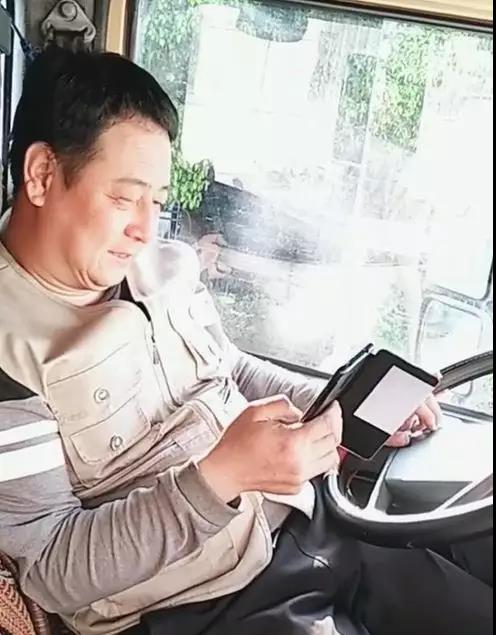 黄宪辉:为血汗钱拼一把 比艰险更多的是感动 - 第4张 - 提加商用车网 黄宪辉:为血汗钱拼一把 比艰险更多的是感动 - 第4张