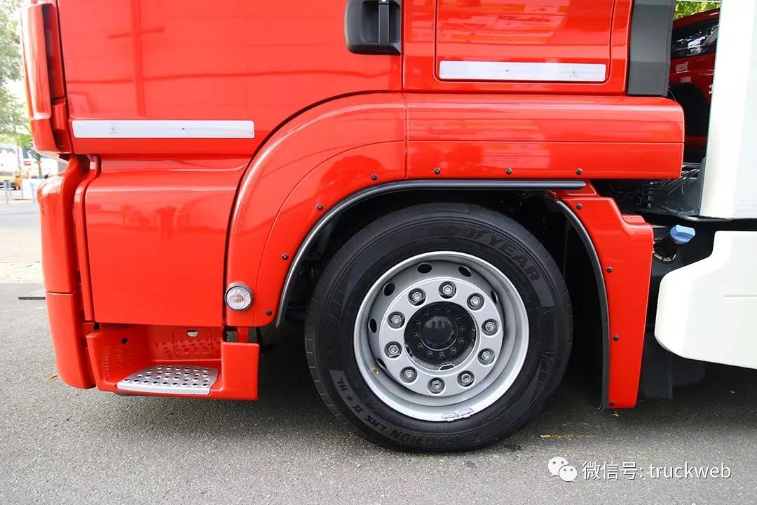 小三轴6x2驾驶室削顶，欧洲主流的曼恩TGS 23.460中置轴轿运车 - 第4张
