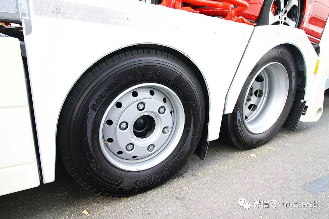小三轴6x2驾驶室削顶，欧洲主流的曼恩TGS 23.460中置轴轿运车 - 第5张