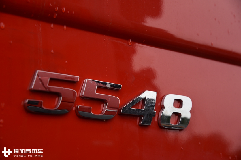 5轴车3轴驱动,一次加油能跑5000公里?少见的奔驰油田作业底盘车实拍 - 第4张 - 提加商用车网 5轴车3轴驱动,一次加油能跑5000公里?少见的奔驰油田作业底盘车实拍 - 第4张