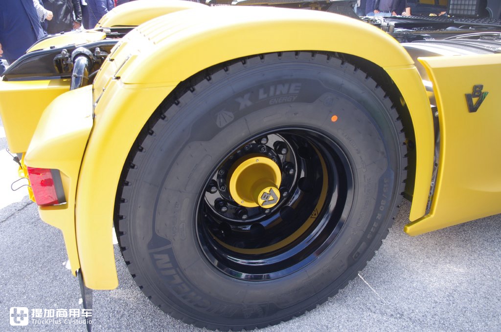 独特哑光金配色,斯堪尼亚发布V8发动机50周年纪念限量版车型 - 第8张 - 提加商用车网 独特哑光金配色,斯堪尼亚发布V8发动机50周年纪念限量版车型 - 第8张