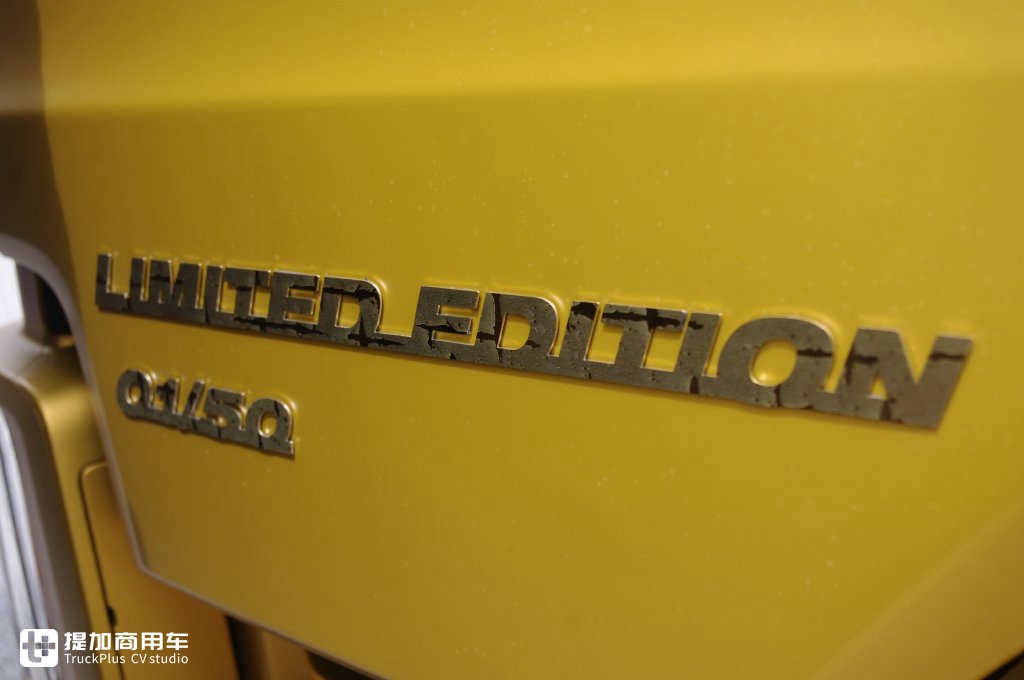 独特哑光金配色,斯堪尼亚发布V8发动机50周年纪念限量版车型 - 第4张 - 提加商用车网 独特哑光金配色,斯堪尼亚发布V8发动机50周年纪念限量版车型 - 第4张