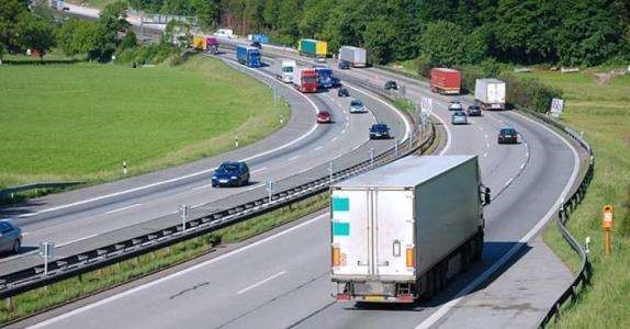 实拍罕见的奔驰油田作业车,4米2轻卡到底是堵是疏?提加一周好文回顾 - 第3张 - 提加商用车网 实拍罕见的奔驰油田作业车,4米2轻卡到底是堵是疏?提加一周好文回顾 - 第3张