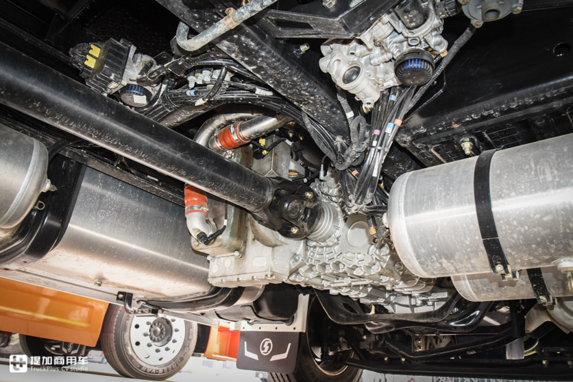 实拍罕见的奔驰油田作业车,4米2轻卡到底是堵是疏?提加一周好文回顾 - 第9张 - 提加商用车网 实拍罕见的奔驰油田作业车,4米2轻卡到底是堵是疏?提加一周好文回顾 - 第9张