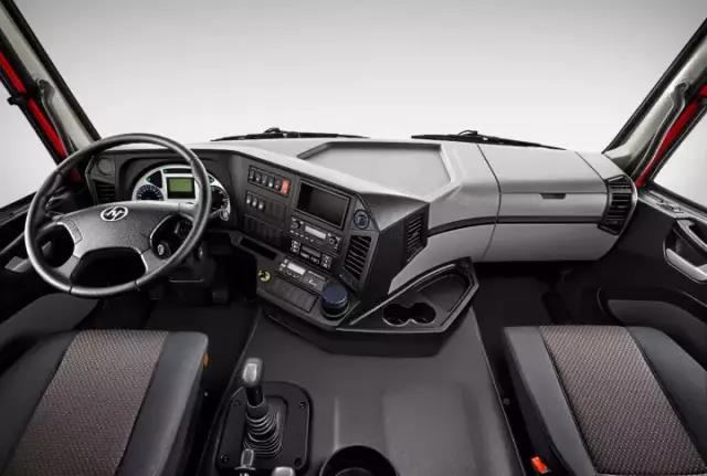 极致轻量化、高效动力,红岩杰卡牵引车专为港口运输而生 - 第2张 - 提加商用车网 极致轻量化、高效动力,红岩杰卡牵引车专为港口运输而生 - 第2张