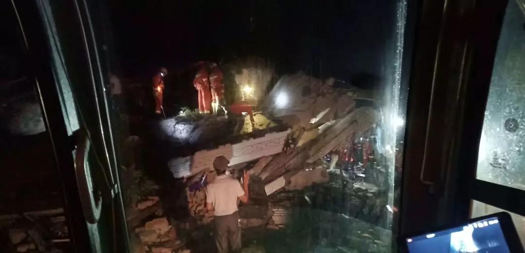 四川长宁牵动众人心!徐工救援力量第一时间驰援 - 第7张 - 提加商用车网 四川长宁牵动众人心!徐工救援力量第一时间驰援 - 第7张