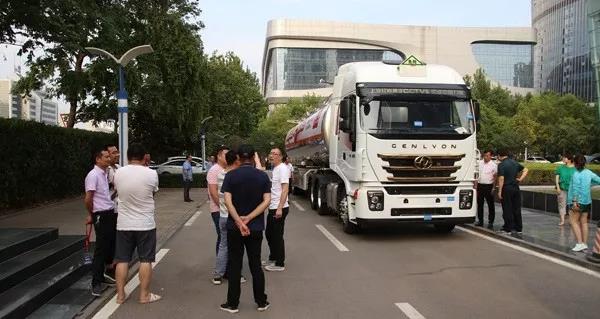 助攻行业高质量发展，上汽红岩车罐一体智能危化车洛阳上市 - 第7张