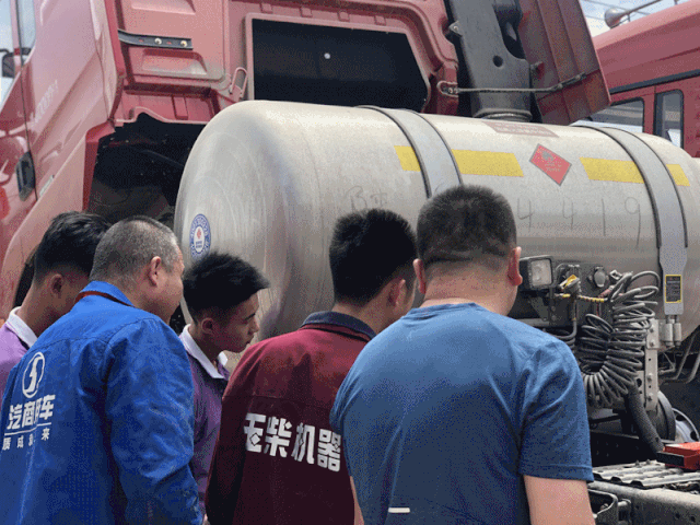 内蒙古、甘肃等地批量交车，为什么陕汽德轩3系燃气牵引车这么火？ - 第2张