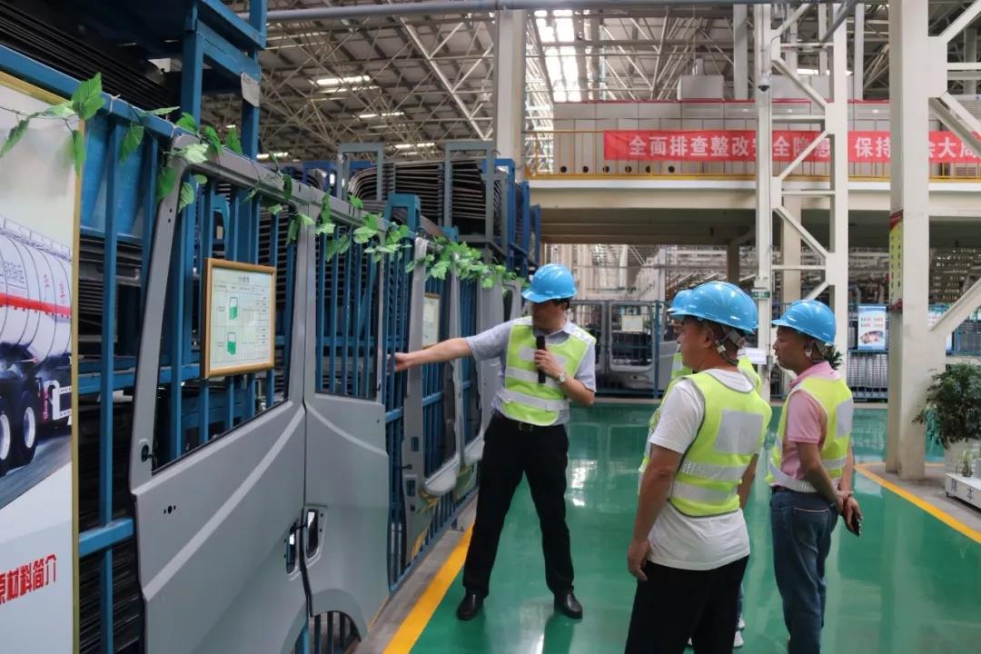 轻量化、空间大、豪华内饰,广东客户点赞华菱星马 - 第2张 - 提加商用车网 轻量化、空间大、豪华内饰,广东客户点赞华菱星马 - 第2张