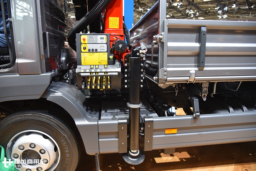 比重卡差距更大,实拍奔驰Atego告诉您欧洲中卡领先我们有多远 - 第6张 - 提加商用车网 比重卡差距更大,实拍奔驰Atego告诉您欧洲中卡领先我们有多远 - 第6张