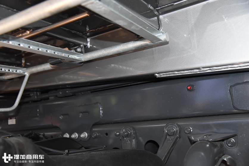 比重卡差距更大,实拍奔驰Atego告诉您欧洲中卡领先我们有多远 - 第7张 - 提加商用车网 比重卡差距更大,实拍奔驰Atego告诉您欧洲中卡领先我们有多远 - 第7张