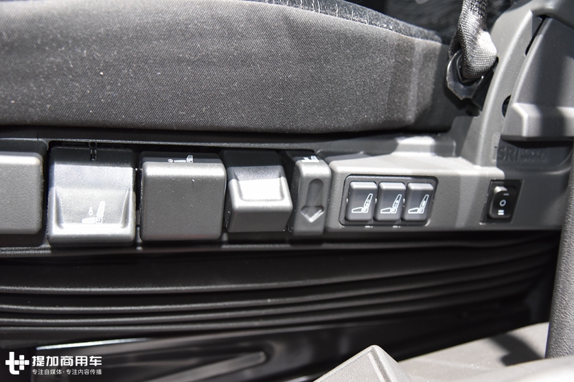 比重卡差距更大,实拍奔驰Atego告诉您欧洲中卡领先我们有多远 - 第13张 - 提加商用车网 比重卡差距更大,实拍奔驰Atego告诉您欧洲中卡领先我们有多远 - 第13张