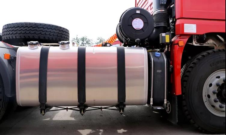 来了，真的来了，陕汽重卡2.8米低顶牵引车来了 - 第6张