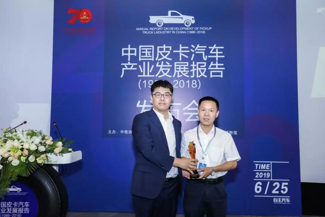 智能皮卡标杆!江淮帅铃T8再获最佳智能网联奖 - 第1张 - 提加商用车网 智能皮卡标杆!江淮帅铃T8再获最佳智能网联奖 - 第1张