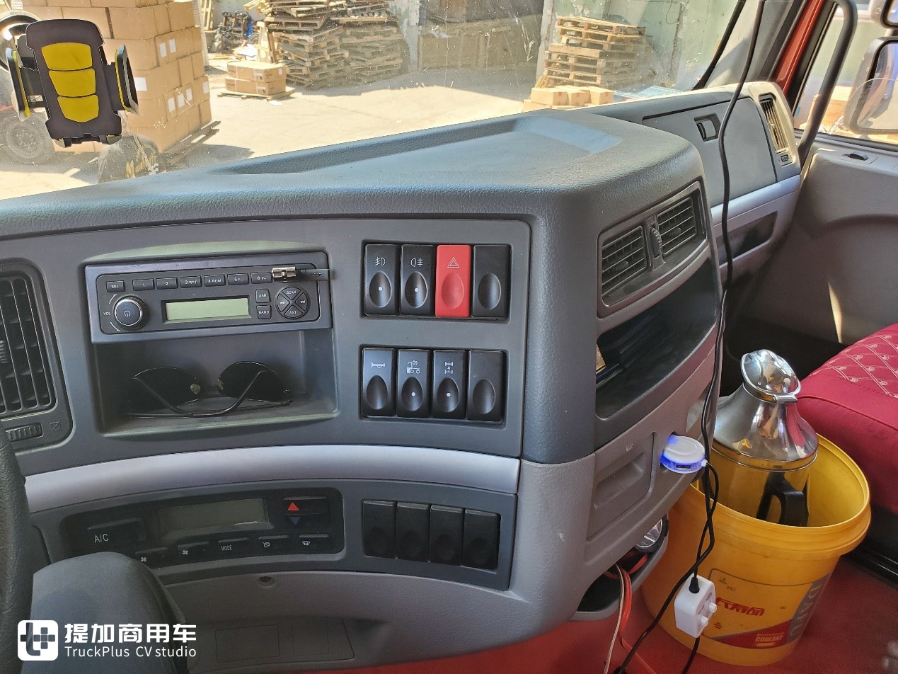 偶遇少见的柳汽乘龙H6牵引车,司机说他曾在新加坡开车一月挣三万 - 第12张 - 提加商用车网 偶遇少见的柳汽乘龙H6牵引车,司机说他曾在新加坡开车一月挣三万 - 第12张