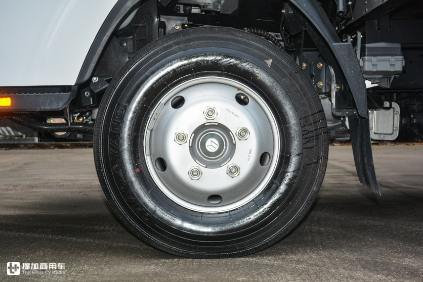 自重不超标上蓝牌无忧,铝合金货箱再减重430公斤,庆铃KV100轻卡实拍评测 - 第14张 - 提加商用车网 自重不超标上蓝牌无忧,铝合金货箱再减重430公斤,庆铃KV100轻卡实拍评测 - 第14张