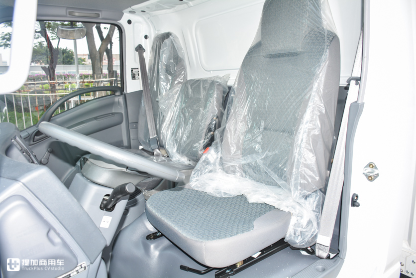 自重不超标上蓝牌无忧,铝合金货箱再减重430公斤,庆铃KV100轻卡实拍评测 - 第20张 - 提加商用车网 自重不超标上蓝牌无忧,铝合金货箱再减重430公斤,庆铃KV100轻卡实拍评测 - 第20张