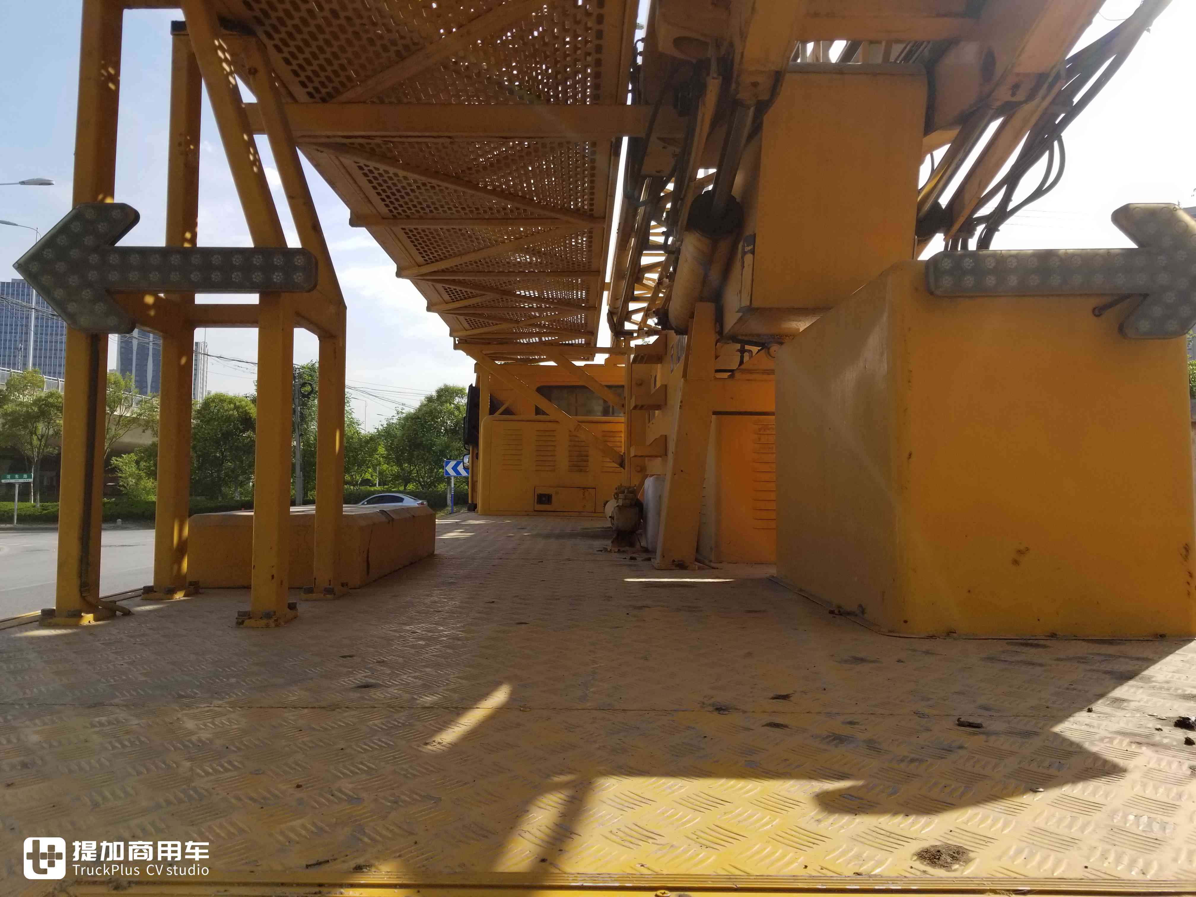 高架桥就是靠它来维护，带您见识一辆沃尔沃FM底盘的桥梁检测车 - 第15张